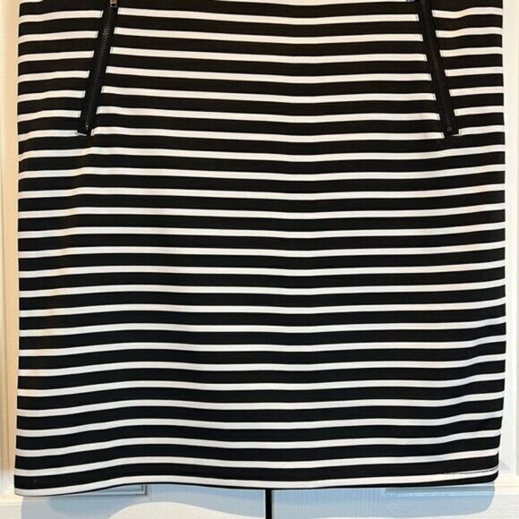 Black and White Striped Knee Length Shirt Size 6 - Picture 3 of 7